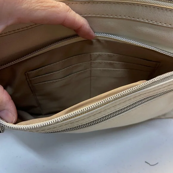 Relic Cream Crossbody Bag - Picture 4 of 6